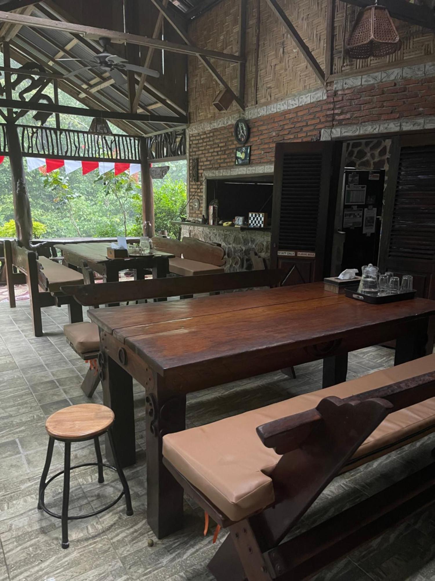 Kupu Kupu Garden Guest House & Cafe Bukit Lawang Exterior photo